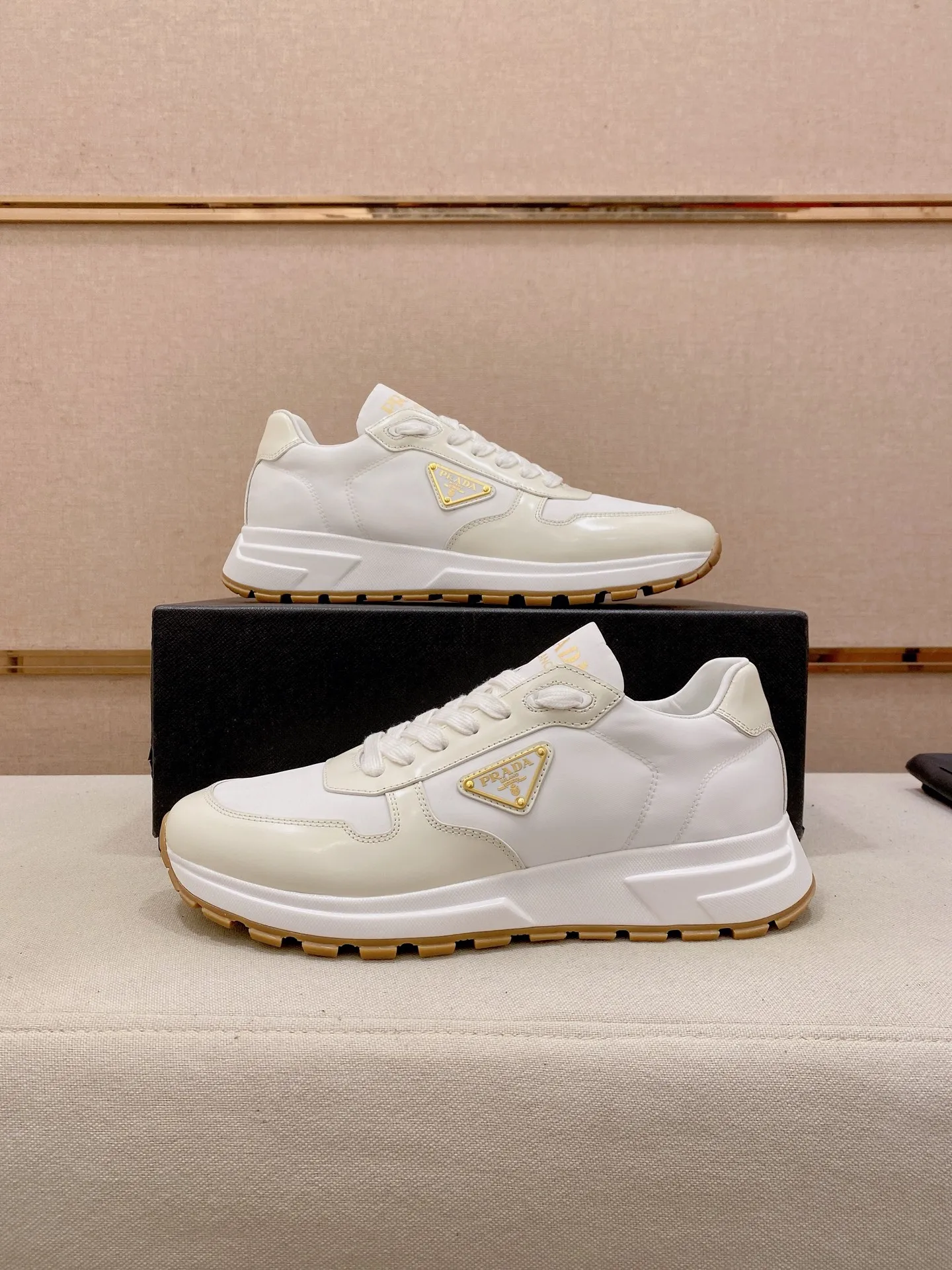 Factory price 600💰 ✔️✔️✔️Higher version High-quality new PRADA (Prada) counters are on the market at the same time. The new men's shoes and 😘fabrics are made of selected first-layer cowhide with superb craftsmanship. Lining: Full cowhide lining. 👍🏿 High-end ☄️ air-cushion molded anti-slip rubber outsole, exquisite lines, simple and elegant, comfortable and high-end for leisure travel. Code number: 38 to 44. 45.46 customized